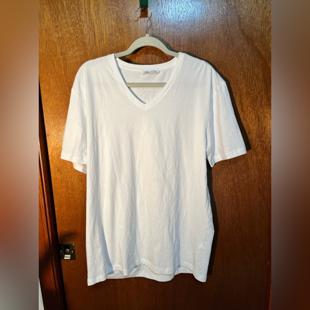 Men’s‎ white v neck t shirt. XXL